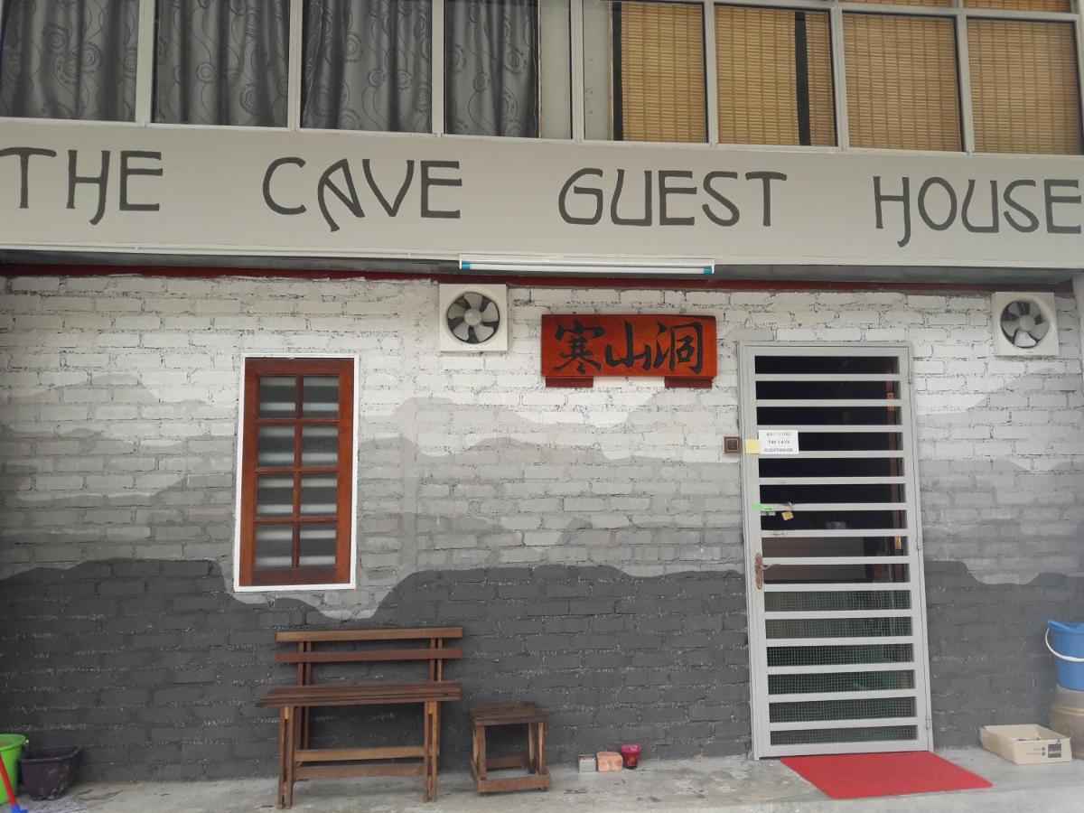 The Cave Hotel Tanah Rata Exterior photo